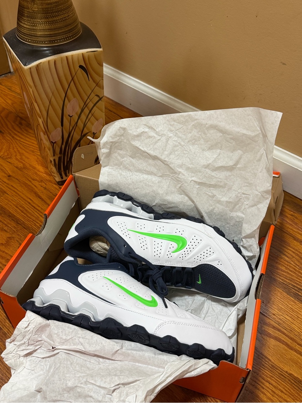 Nike Reax 8 NSW SL Men’s US 9.5 White Green Strike Navy New in Box
